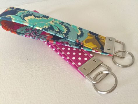 Free Wristlet Patterns To Sew, How To Sew A Wristlet Keychain, How To Make A Key Fob, Key Chains Sewing Pattern, Sew Wristlet Keychain, Leather Wristlet Keychain Diy, Scrunchie Wristlet Keychain, How To Make Wristlets, Key Lanyard Ideas