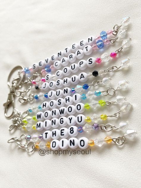 Seventeen Beaded Jewelry, Easy Bead Keychain, Seventeen Crafts, Seventeen Phone Charm, Seventeen Bracelet Ideas, Kpop Beaded Keychain, Seventeen Beads Bracelet, Seventeen Bracelet, Seventeen Keychain