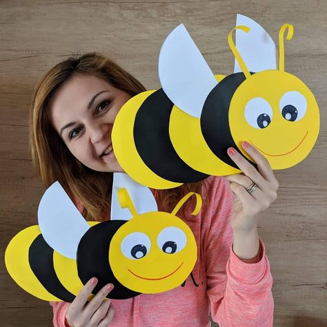 Paper Magic Reny on Instagram: “Bee 🐝 #craftforkids #craftymom #easycraftforkids #teacher #teachercrafts #forteachers #formum #kindergarten #kindergartencrafts…” Bee Crafts For Kids, Magic Crafts, Paper Magic, Summer Crafts For Kids, Kindergarten Crafts, Daycare Crafts, Bee Crafts, Camping Crafts, Childrens Crafts