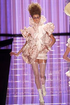 John Galliano Spring 2004 Ready-to-Wear Fashion Show - Jacquetta Wheeler (Viva), John Galliano Runway Shoes, Runway Makeup, White Lace Blouse, Stockings And Suspenders, John Galliano, Runway Models, Lolita Fashion, Primavera Estate, Modern Luxury