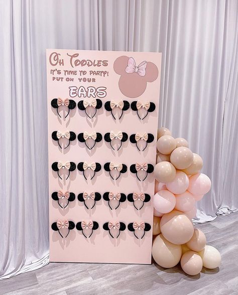 Minimalist Birthday Decor, Minnie Mouse Themed Party, Mouse Themed Party, Minnie Mouse Birthday Theme, Minnie Mouse Birthday Party Ideas, Minnie Mouse Theme Party, Twodles Birthday, Minnie Mouse Birthday Party Decorations, Minnie Mouse First Birthday