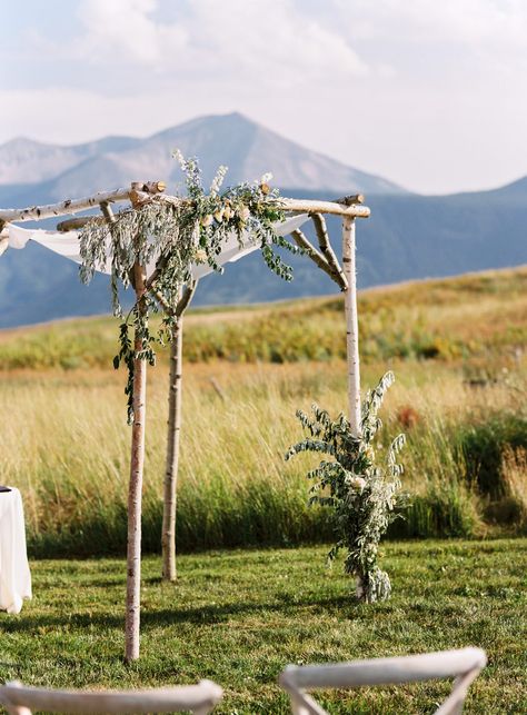 Outdoorsy Chuppah Outdoor Chuppah, Jewish Wedding Chuppah, Branch Arch Wedding, Wedding Flowers Tulips, Wedding Chuppah, Jewish Wedding Ceremony, Wedding Branches, Boho Wedding Flowers, Eclectic Wedding