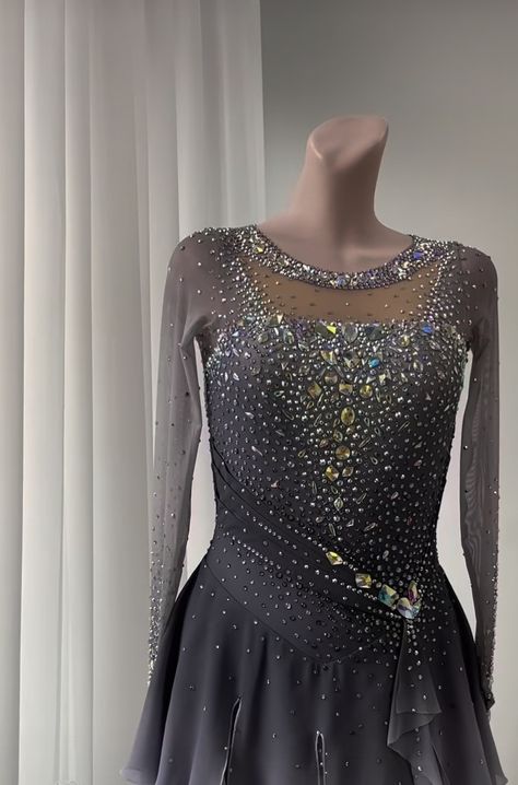 Grey Figure Skating Dress, Figure Skating Dress, Ice Skate, Skating Dress, Figure Skating Dresses, Hanyu Yuzuru, Skating Dresses, Calisthenics, Ice Skating