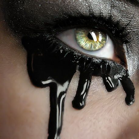 Black Tears - black eyelash glue? Extreme Fashion, Black Tears, Maquillage Halloween, Fantasy Makeup, Costume Makeup, Makati, Her Eyes, Dark Beauty, Eye Make