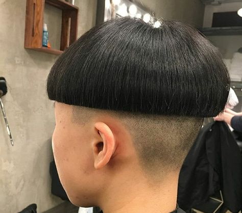 Bowl Haircut Women, Mushroom Haircut, Vintage Beauty Salon, Bowl Haircuts, Mushroom Hair, Shaved Nape, Haircut Pictures, Bowl Cut, Short Styles