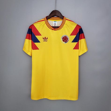 271 Me gusta, 7 comentarios - The Retro Kits (@the.retrokits) en Instagram: "👉 Swipe for 10 kits. Visit our website for more, link in bio." Camisa Chelsea, Colombia Football, Colombia Soccer, Sports Meet, Retro Football Shirts, Atletico Mg, Professional Wear, Retro Football, Football Kits