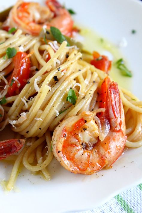 spaghettoni-shrimp-peppers Shrimp Peppers, Pasta And Shrimp, Seafood Menu, Seafood Pasta Recipes, Shrimp Recipes For Dinner, Shrimp Dishes, Seafood Pasta, Italian Kitchen, Spaghetti Recipes