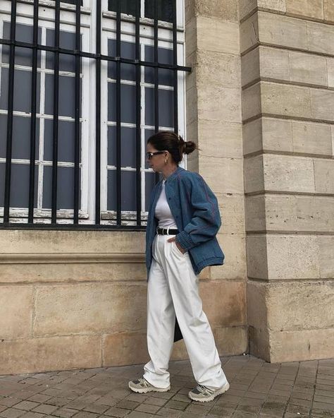 White Trousers Outfit Casual, Beige Trousers Outfit, White Trousers Outfit, Trousers Outfit Casual, Winter White Outfit, Winter Fashion Trends, White Pants Outfit, Jean Jacket Outfits, Trouser Outfit