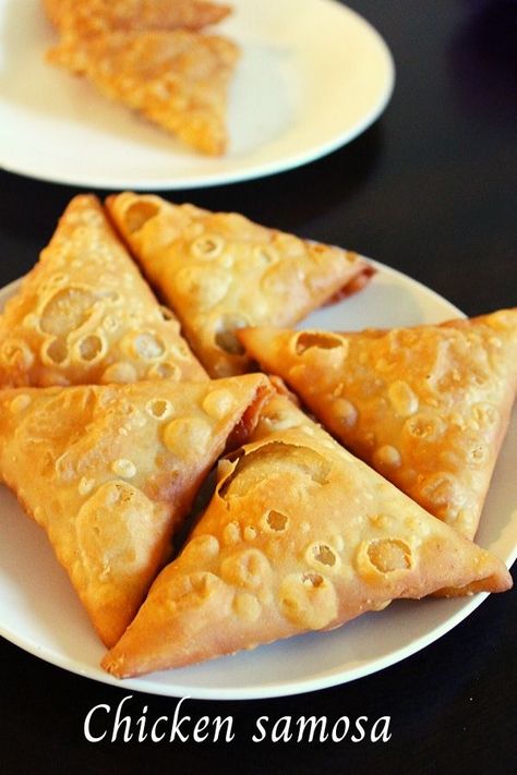 Chicken Samosa Recipe, Onion Samosa, Chicken Samosa Recipes, Chicken Samosa, Easy Samosa Recipes, Samosa Recipe, Iftar Recipes, Tasty Chicken, Indian Kitchen