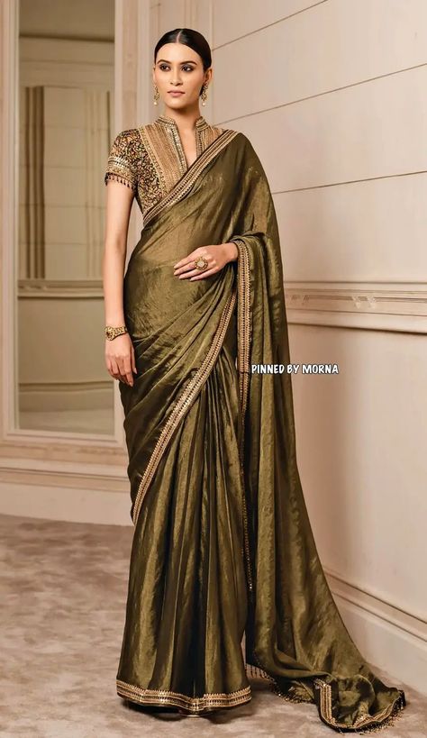 Silk Saree Look Modern, Fancy Sarees Wedding Reception, Saree Photography, Indian Sari Dress, Adventure Seeker, India Style, Fashionable Saree Blouse Designs, Desi Wear, Fancy Sarees Party Wear