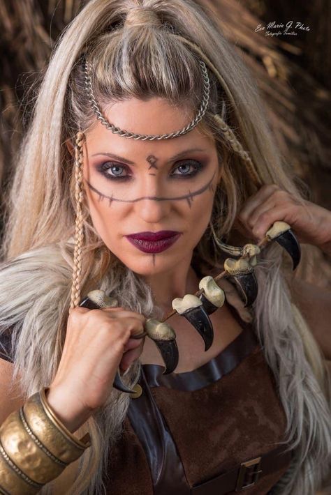 Women Viking Makeup, Womens Viking Costume Diy, Vikings Costume, Vikings Costume Diy, Vikings Women, Hair Dyi, Warrior Makeup, Viking Halloween Costume, Viking Makeup