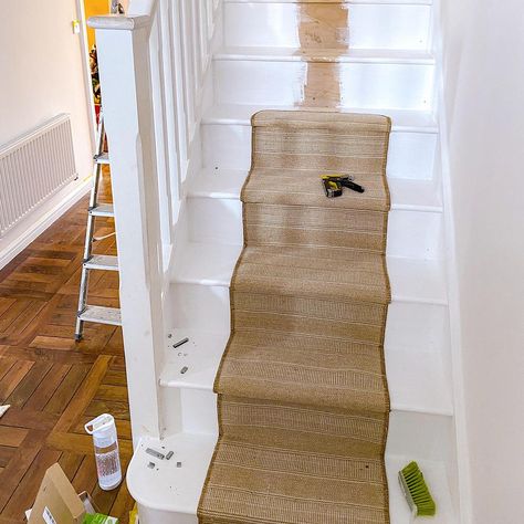 See how this clever IKEA stair runner rug hack transformed this hallway Ikea Stair Runner Hack, Stair Hacks, Ikea Carpet, Rug Hacks, Painted Wooden Floors, Diy Stairs Makeover, Stairs Carpet, Stairs Runner, Stair Renovation