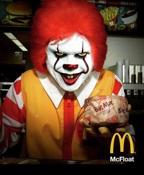 Ronald McDonald Signature SLASHER.. Or Ronald McDonald Ricin burger. Circus Characters, Horror Vintage, Pennywise The Dancing Clown, It The Clown Movie, Send In The Clowns, Funny Horror, Evil Clowns, Scary Clowns, Creepy Clown