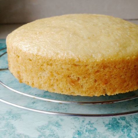 The fluffiest and easiest vegan vanilla cake ! Vegan Vanilla Cake, Vegan Wedding Cake, Moist Vanilla Cake, Vegan Cake Recipes, Cake Vegan, Desserts Vegan, Vanilla Cake Recipe, Almond Cakes, Vegan Dessert Recipes