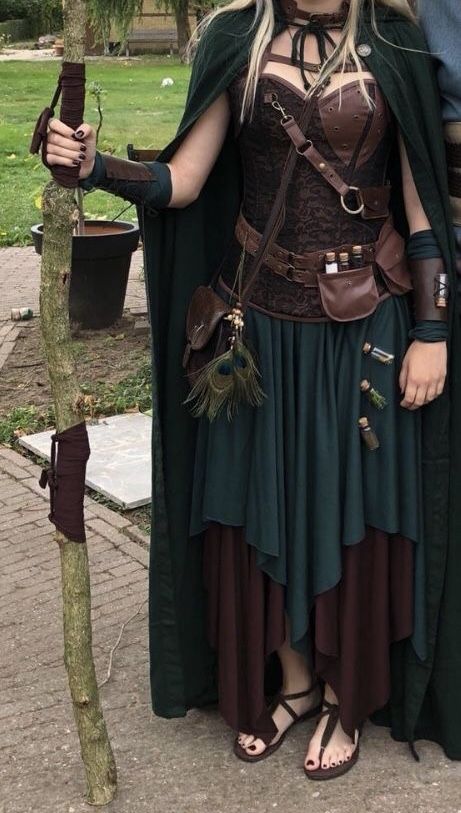 Renn Faire Viking, Ren Faire Costume Women Viking, Ren Faire Outfits Viking, Celtic Druid Costume, Ren Fest Viking Women, Druidess Costume, Ren Faire Druid Costume, Ren Fest Aesthetic, Womens Ren Faire Costume