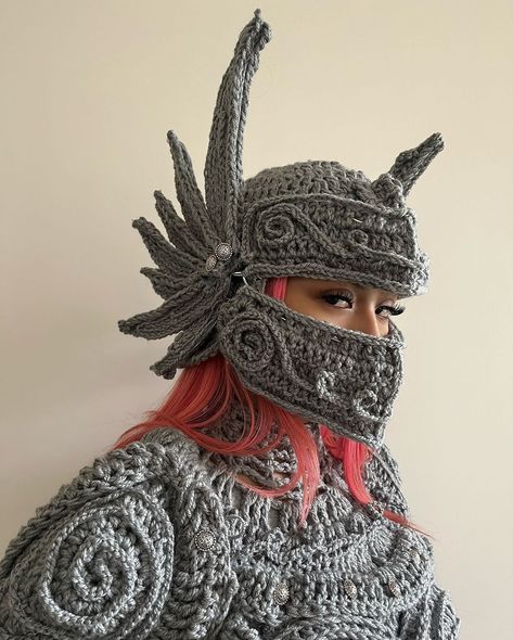 Crochet Knight Helmet, Crochet Armor Pattern, Crochet Costume Women, Renfaire Crochet, Crochet Armor, Crochet Knight, Crochet Cosplay, Goth Crochet, Random Crochet