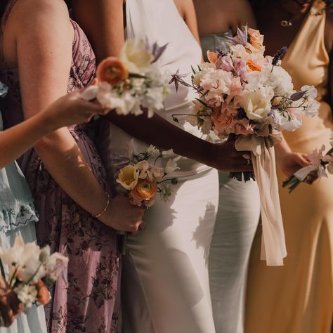 Lou’s lovely ladies in Easter basket pastels🎀🦋🌼 Spring colored bridesmaid dresses & mini bouquets to match will go down in history as a favorite textile and floral fashion combo! Planning @satinandslateweddings Venue @ Private Residence Photo + Video @rissandsteven Florals @arizonaweddingflorist DJ @starzdjs HMU @mayra.beeauty Bride’s Hair @suecurlysuee @salonestique Catering @elizabethbankscatering Rentals @atozpartyandevents @eventrentsaz @thevalleyeventsaz Dessert @thesnowychurroaz Brid... Colored Bridesmaid Dresses, Mini Bouquets, Colorful Wedding Bouquet, Socal Wedding, Colorful Wedding, Arizona Wedding, Wedding Flower Arrangements, Floral Fashion, Wedding Mood