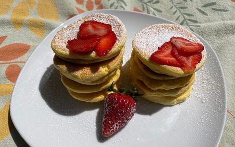 How to Make Fluffy Japanese Pancakes Japanese Fluffy Pancakes, Japanese Pancake Recipe, Japanese Pancake, Crepes And Waffles, Souffle Pancakes, Chocolate Souffle, San Jose California, Buttermilk Pancakes, Fluffy Pancakes