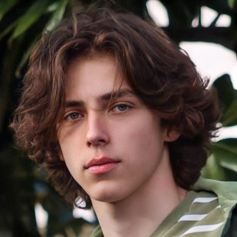 Middle Part Hairstyles Men, Vintage Hairstyles Men, Guys Grooming, Mens Haircuts Medium, Medium Length Curly Hair, Middle Part Hairstyles, Wavy Hairstyles Medium, Wavy Hair Men, Haircuts For Wavy Hair