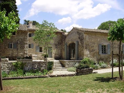 Whitewashed Stone, French Country Houses, Provence House, French Provence, Homes In France, Farmhouse Renovation, European Farmhouse, Casas Coloniales, Luxury Villas