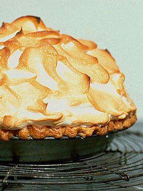 Merangue Pie, Lemon Pie Recipe, Lemon Cakes, Martha Stewart Recipes, Lemon Meringue Pie, Fruit Dishes, Lemon Pie, Meringue Pie, Lemon Desserts