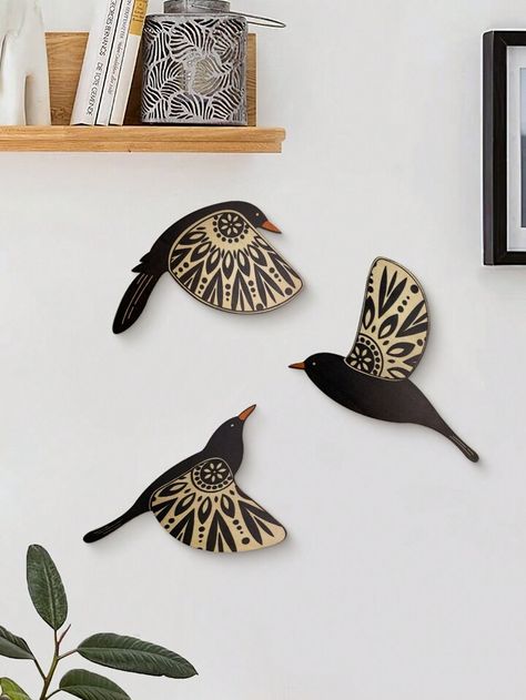 Photo Frame Diy, Bird Wall Hanging, Wall Hanging Decorations, Plank Art, African Inspired Decor, Diy Photo Frames, Diy Display, Frame Diy, Craft Decor