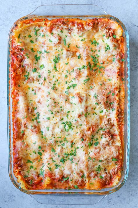 Easiest Lasagna Ever - Nothing beats classic lasagna. And this is the easiest recipe you will ever make. It can be made ahead and it's freezer-friendly too! Weeknight Chicken, Easy Lasagna Recipe, Classic Lasagna, Lasagna Recipe, Fridge Freezer, Quick Healthy, Italian Dishes, Chicken Breasts, Easy Peasy