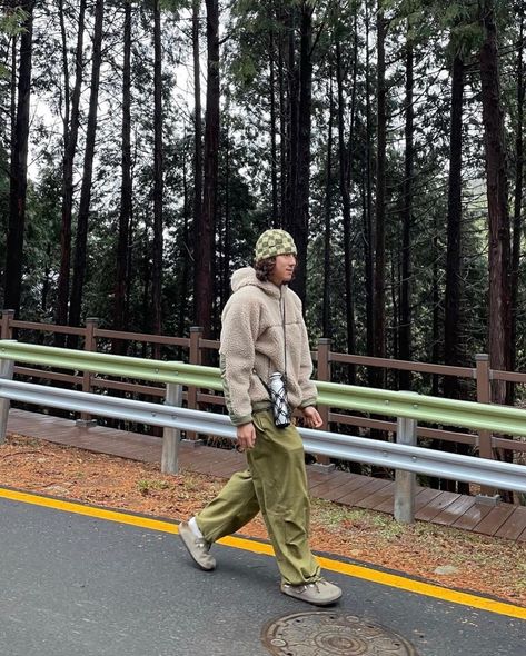 Checkered Beanie Outfit, Checkered Beanie, Hat Outfit Men, Bennies Hats, Neutral Fits, Beanie Outfit, Hat Outfit, Mens Beanie, Outfits With Hats