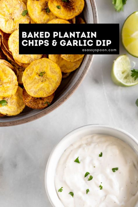 This easy, baked plantain chips recipe will show you how to make crispy, salty plantain chips in the oven and along with a garlic dip! Plantain Chips And Dip, Dip For Plantain Chips, Garlic Mojo Sauce, Cuban Mojo Sauce, Plantain Chips Recipe, Baked Plantain Chips, Mojo Sauce, Baked Plantains, Cuban Mojo