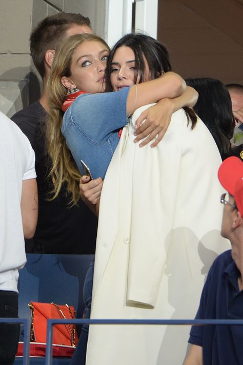 It's Official: Kendall Jenner and Gigi Hadid Have Taken BFF Goals to a Whole New… Mode Zendaya, Kendall Jenner Aesthetic, Gigi Hadid Outfits, Entertainment News Celebrities, Jenner Sisters, Paparazzi Photos, Bff Goals, Best Friend Goals, Kendall And Kylie