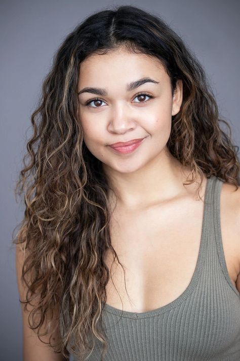 Bailey Madison, Madison Bailey, Headshots Women, Headshot Poses, Actor Headshots, Images Esthétiques, Dye My Hair, Long Curly Hair, Long Curly