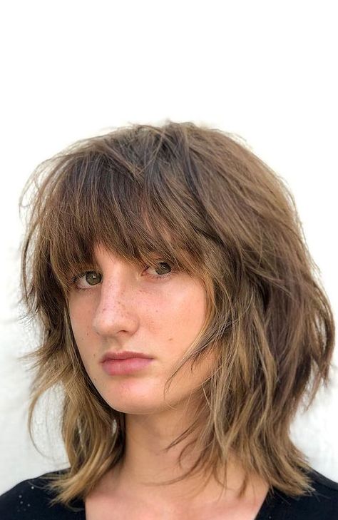 90s shag haircut, 1970s+short+shag+haircut, shaggy 70s hairstyles, short shaggy wispy haircuts, 2020 shaggy bob, shaggy hair, medium shaggy wispy haircuts, how to style shaggy hair cut, 70s shaggy bob Shag Shoulder Length, Corte Shaggy, Shaggy Bob Hairstyles, Modern Shag Haircut, Short Shaggy Haircuts, Medium Shag Haircuts, Short Shag Haircuts, Shaggy Short Hair, Short Shag Hairstyles