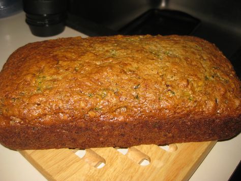 Summer is the time of year for abundant zucchini and ripe, juicy peaches. They work well together in this summer sweet bread, which is a variation on my Summer Squash Bread. You will need: 2 eggs, … Peach Zucchini Bread, Summer Squash Bread, Sugar Free Bread, Bread Photo, Vegan Zucchini Bread, Squash Bread, Zucchini Recipes Dessert, Peach Bread, Easy Zucchini Bread