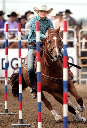 POLE BENDING! Horse Disciplines, Western Pictures, Working Cow Horse, Female Horse, Pole Bending, Bronc Riding, Cow Horse, Country Things, Barrel Racing Horses