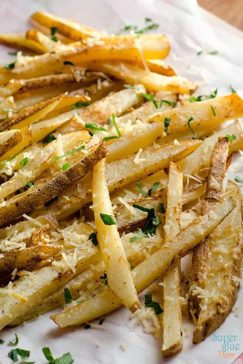 New Orleans Food, Fries Recipe, Creole Seasoning, Fair Food Recipes, Side Recipes, Food Trucks, Inspired Recipes, French Fries, Potato Recipes