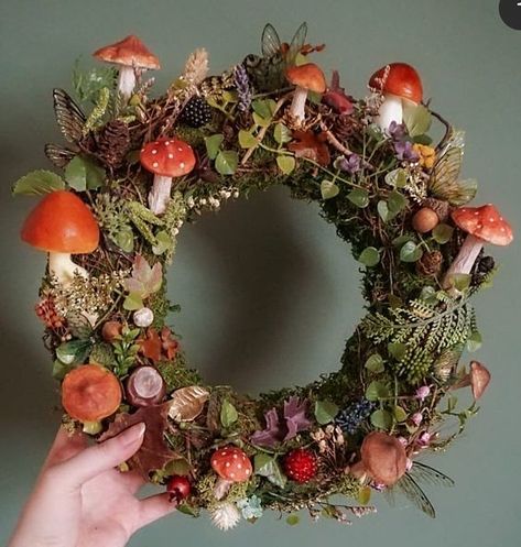 Woodland Wreath, Fairy Things, Halloween Bedroom Decor, Christmas Woodland, Halloween Bedroom, Mushroom Crafts, Witchy Crafts, Clay Inspiration, The Easter Bunny