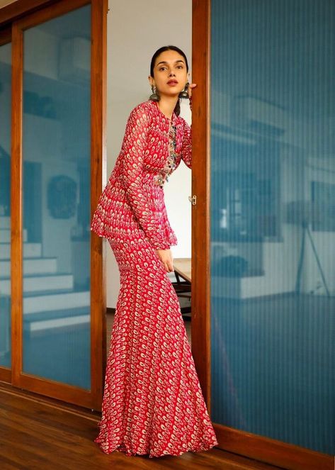 Looking for a Diwali outfit inspiration? Here are some totally awesome Diwali styles inspired by B-town celebrities. Don't forget to bookmark your favourite look! Ridhi Mehra, Aditi Rao Hydari, Sharara Designs, Celebrity Fashion Outfits, Kurta Sharara Set, Aditi Rao, Diwali Outfits, Kurta Sharara, Printed Peplum Top