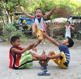 The "luksong tinik" a traditional street jumping game. I used to play this game. Masskara Festival, Philippines Culture, Filipino Culture, Childhood Games, Children Playing, Traditional Games, Childrens Games, We Are The World, Happy Kids