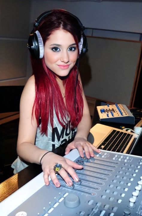 April 20, 2010 Ariana Photoshoot, Ariana Grande 2010, Ariana Grande Cat, Adriana Grande, Ariana Grande Hair, 2010s Aesthetic, Ariana Grande Gif, Ariana Grande Sweetener, Ariana Grande Cute