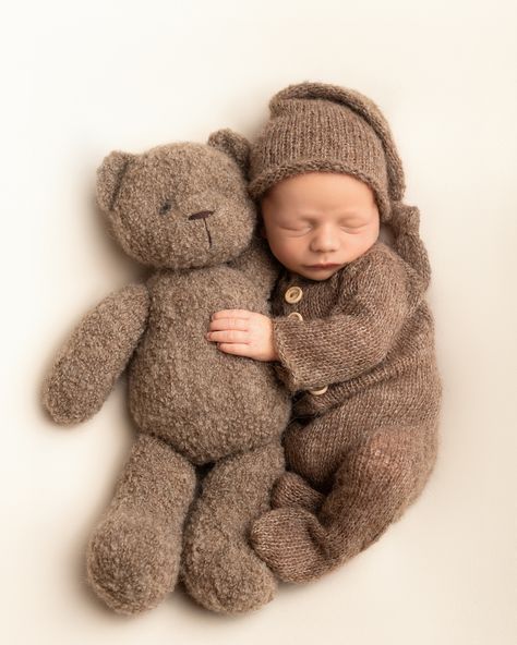 ✅ Newborn photoshoot✅ Newborn photographer Newborn Bear Photography, Teddy Bear Newborn Pictures, January Newborn Photoshoot Ideas, Winter Newborn Photoshoot, Summer Newborn Photoshoot, Winter Newborn Pictures, Newborn Pictures Boy, Newborn Boy Photoshoot, Monthly Picture Ideas