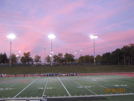 sky vibes sunset aesthetic cotton candy skies highschool football game LMFAO digital camera photo Football Game Aesthetic High School, Aesthetic Cotton Candy, Dreamy Nostalgia, Sky Vibes, Highschool Football, Senior Szn, Cotton Candy Skies, American High School, Cotton Candy Sky