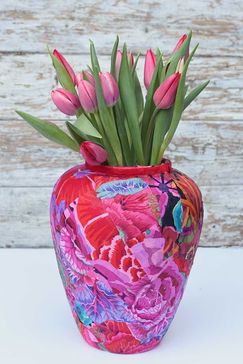 How to upcycle a vase with fabric decoupage and to make a beautiful Kaffe Fassett vase. Full tutorial on the site and top tips. Decoupage Glass Vase, Fabric Vases Handmade, Decoupage Vases Ideas, Modge Podge Vase, Vase Upcycling, Decoupage With Fabric, Decoupage Vase, Decoupage Vases, Vase Decorating Ideas