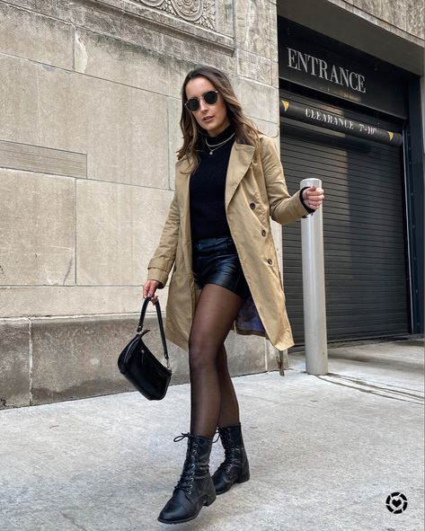 Shorts With Tights And Blazer, Trench Coat Combat Boots, Bohemian Trailer, Outfit Ideas With Combat Boots, Rome Fits, Boots Closet, Trench Coat Street Style, Italian Streetwear, Aw Style