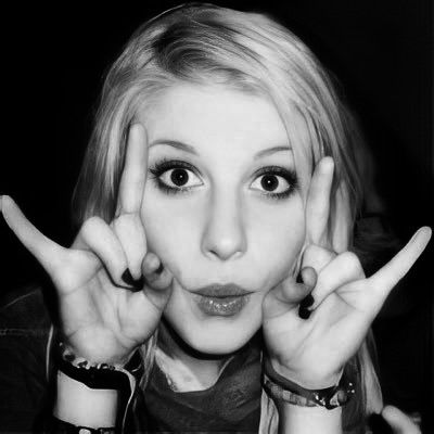 hayley williams, paramore Paramore Laptop Wallpaper, Haley Williams Aesthetic, Paramore Pfp, Hayley Williams Pfp, Young Hayley Williams, Hayley Williams Aesthetic, Hayley Williams 2000s, Hayley Williams Icons, Paramore Aesthetic