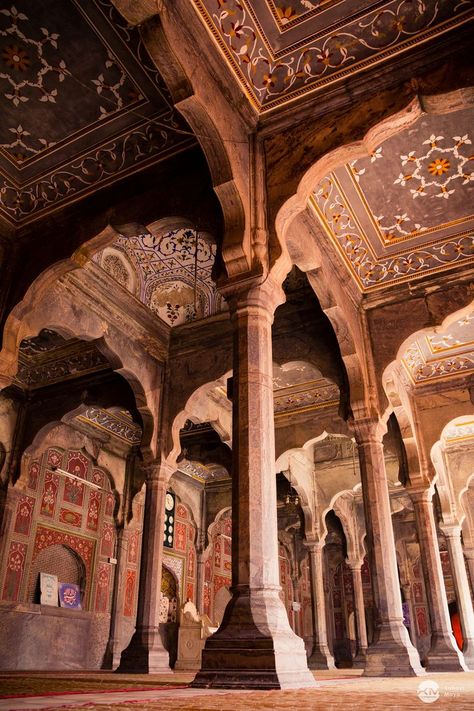 Badshahi Mosque, Chiniot | by Xubayr-Mayo Badshahi Mosque, Arab Aesthetic, Moorish Architecture, Magic Places, Mughal Architecture, Pakistan Travel, Arsitektur Masjid, Mughal Empire, Mosque Architecture