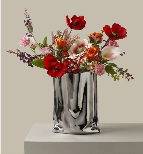 Aesthetic Vase Of Flowers, Flower Vase Aesthetic, Vase Aesthetic, Bauhaus Lamp, Apartment Necessities, Paper Globe, Room Revamp, Paper Floor Lamp, Elegant Vases