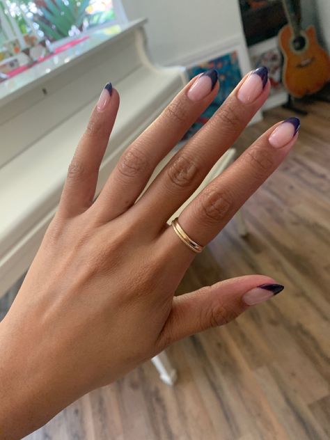 All Blue French Tip Nails, Dark Blue Nails Tips, Purple And Navy Blue Nails, Short Navy French Tip Nails, Almond French Tip Nails Color Winter, Navy French Tip Nails Chrome, Navy Blue French Tips Nails, Simple Nails Navy Blue, Navy Blue French Tips Almond