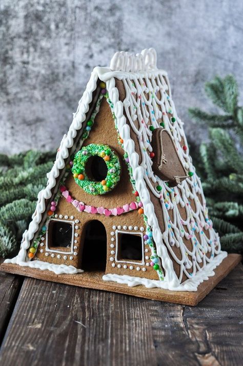 Homemade Gingerbread House, Gingerbread House Cookies, Gingerbread Village, Gingerbread House Decorations, Simple Christmas Decor, Christmas Gingerbread House, Christmas Inspo, Christmas Cooking, Last Christmas