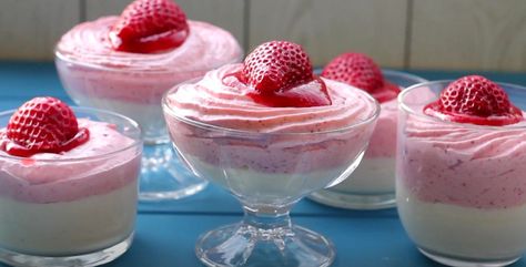 Strawberry Mousse with White Chocolate Recipe | Recipes.net White Chocolate Recipe, Dirt Cups Recipe, Cheesecake Mousse Recipe, Banana Mousse, Chocolate Mousse Cheesecake, Vegan Chocolate Mousse, White Chocolate Recipes, Cheesecake Mousse, Strawberry Mousse