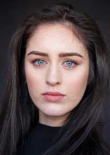 Danielle Galligan, Netflix App, Shadow And Bone, Thick Eyebrows, Fact Families, Six Of Crows, Hair Color Blue, Maquillaje Natural, Just Friends